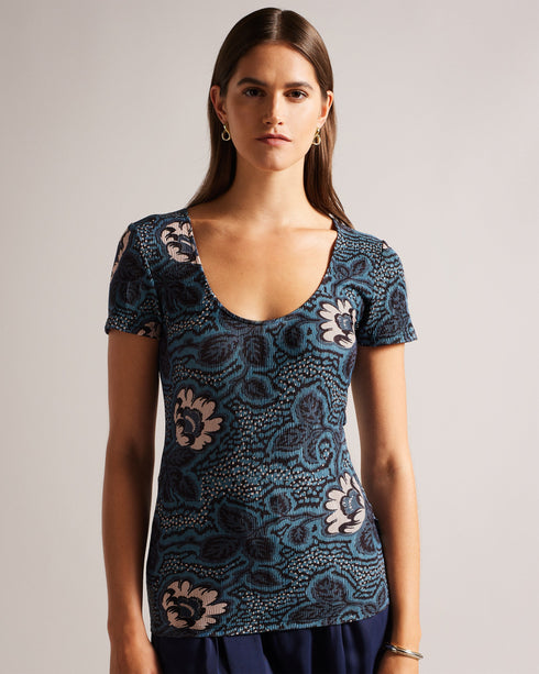 OZLOS-Tops-OZLOS is the perfect way to mix and match your favourite separates. With its short sleeves, scoop neck and graphic floral print, this top offers versatility without sacrificing style Fitted top Scoop neck Short sleeved Graphic floral print Textured fabric Amy is 5'9.5" / 1.77m and wears Navy in a Ted size 1- Ted Baker Romania